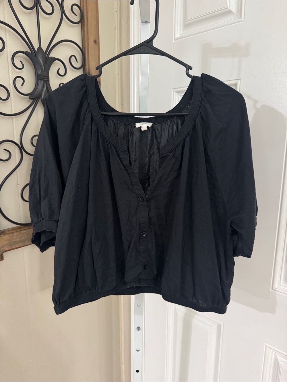 aerie Black Button-Front Cropped Puff Sleeve Blouse